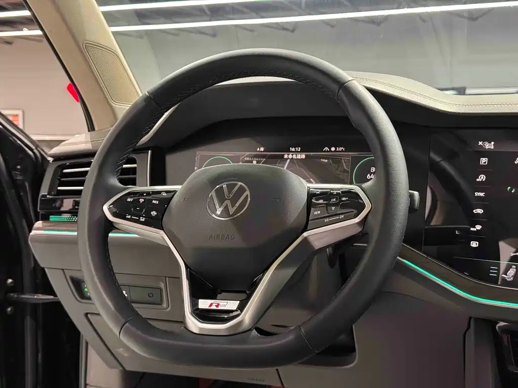 Volkswagen Volkswagen Touareg 2022 3.0TSI R-Line Sport Package 2023 - thumbnail 11