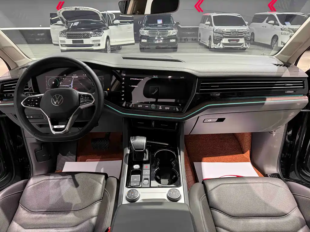 Volkswagen Volkswagen Touareg 2022 3.0TSI R-Line Sport Package 2023 - thumbnail 13