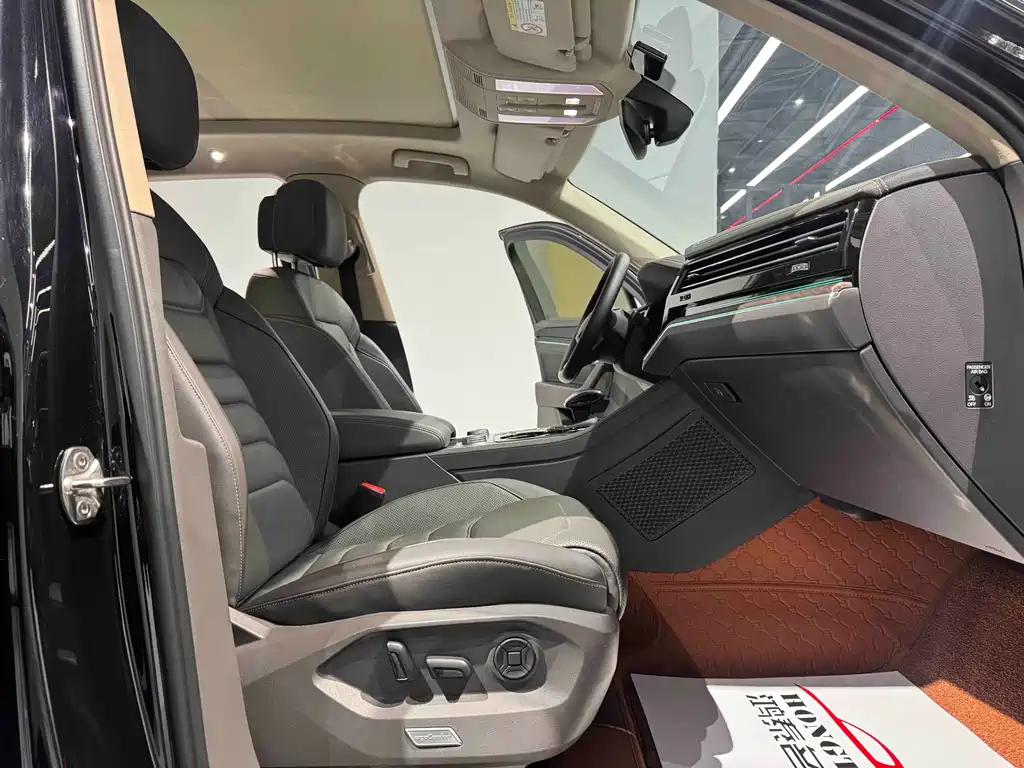 Volkswagen Volkswagen Touareg 2022 3.0TSI R-Line Sport Package 2023 - thumbnail 14