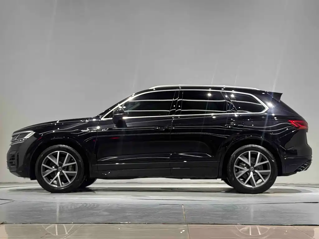 Volkswagen Volkswagen Touareg 2022 3.0TSI R-Line Sport Package 2023 - thumbnail 16
