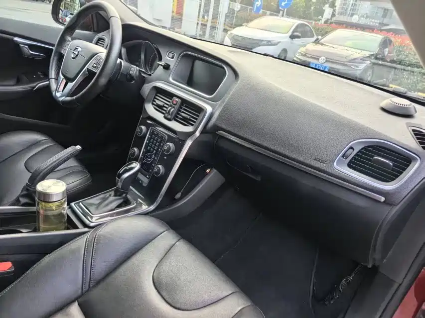 Volvo Volvo V40 2017 T3 Intelli-Safe Edition 2019 - thumbnail 9