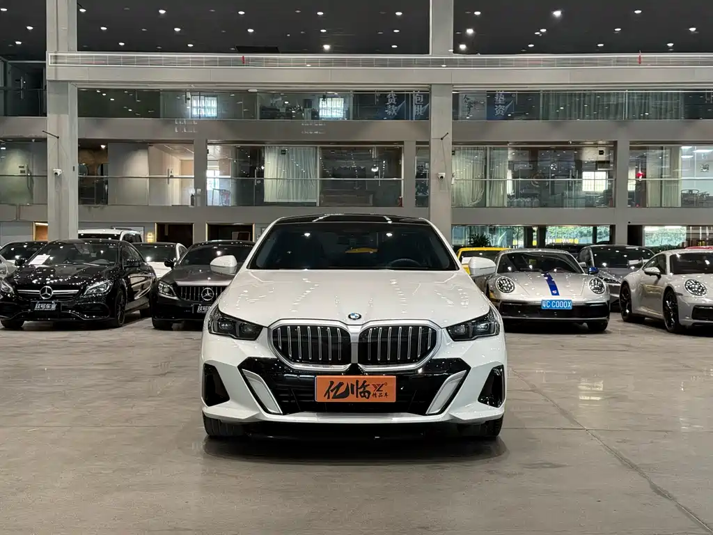 BMW BMW 5 Series 2024 530Li Premium M Sport Package 2024 - thumbnail 2