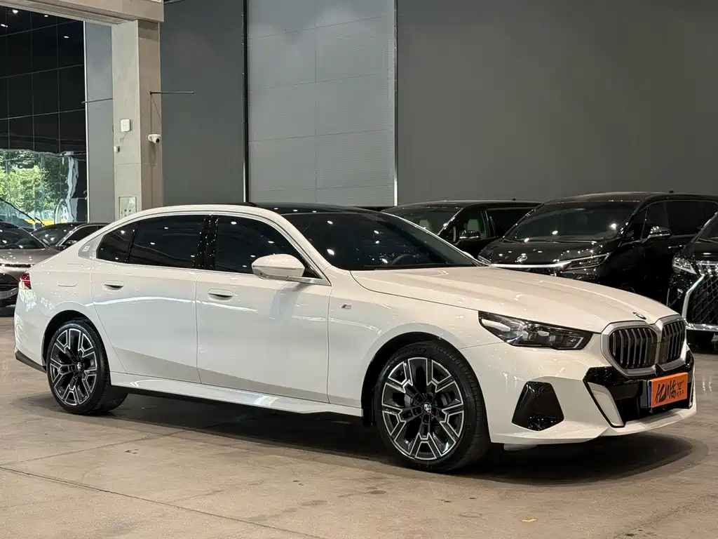 BMW BMW 5 Series 2024 530Li Premium M Sport Package 2024 - thumbnail 3