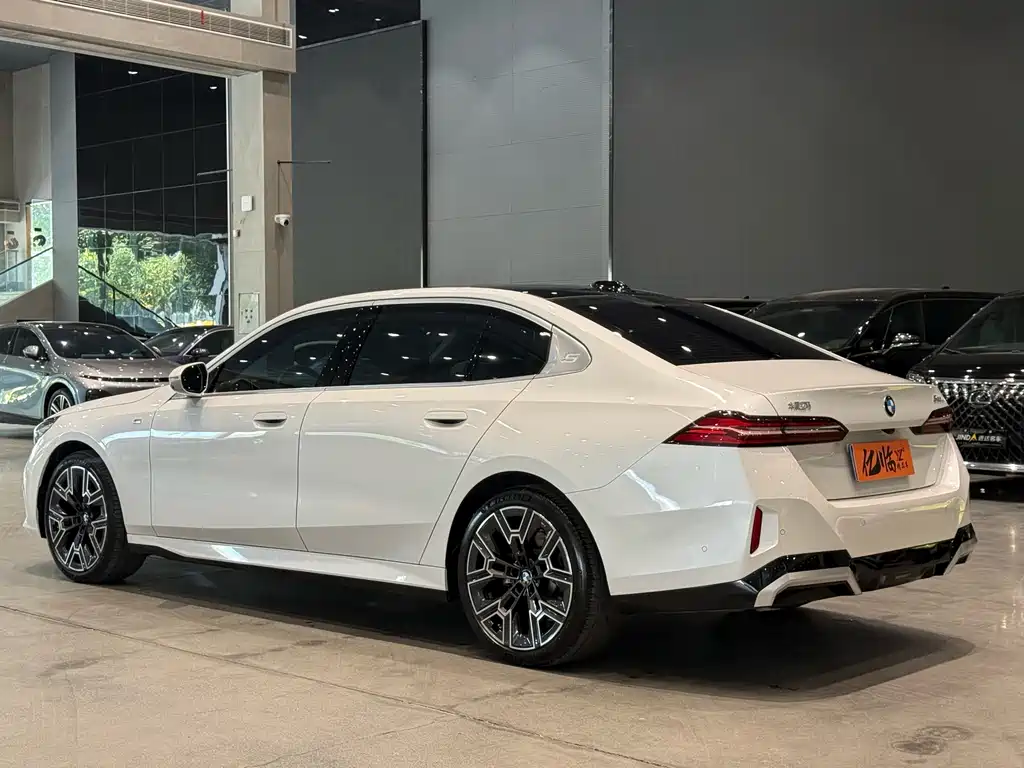 BMW BMW 5 Series 2024 530Li Premium M Sport Package 2024 - thumbnail 15