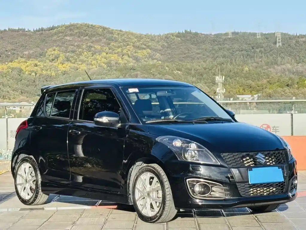 Suzuki Suzuki Swift 2014 1.6L CVT 2WD Luxury Edition 2015 - thumbnail 3