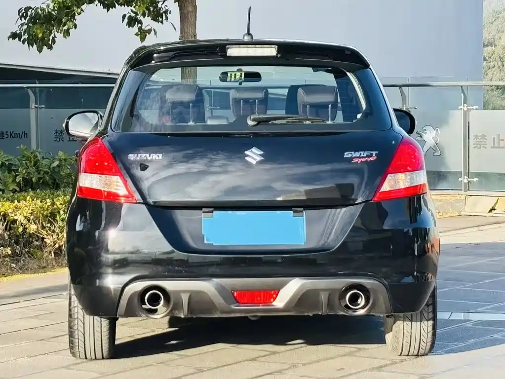 Suzuki Suzuki Swift 2014 1.6L CVT 2WD Luxury Edition 2015 - thumbnail 5