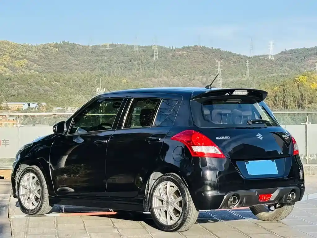 Suzuki Suzuki Swift 2014 1.6L CVT 2WD Luxury Edition 2015 - thumbnail 6