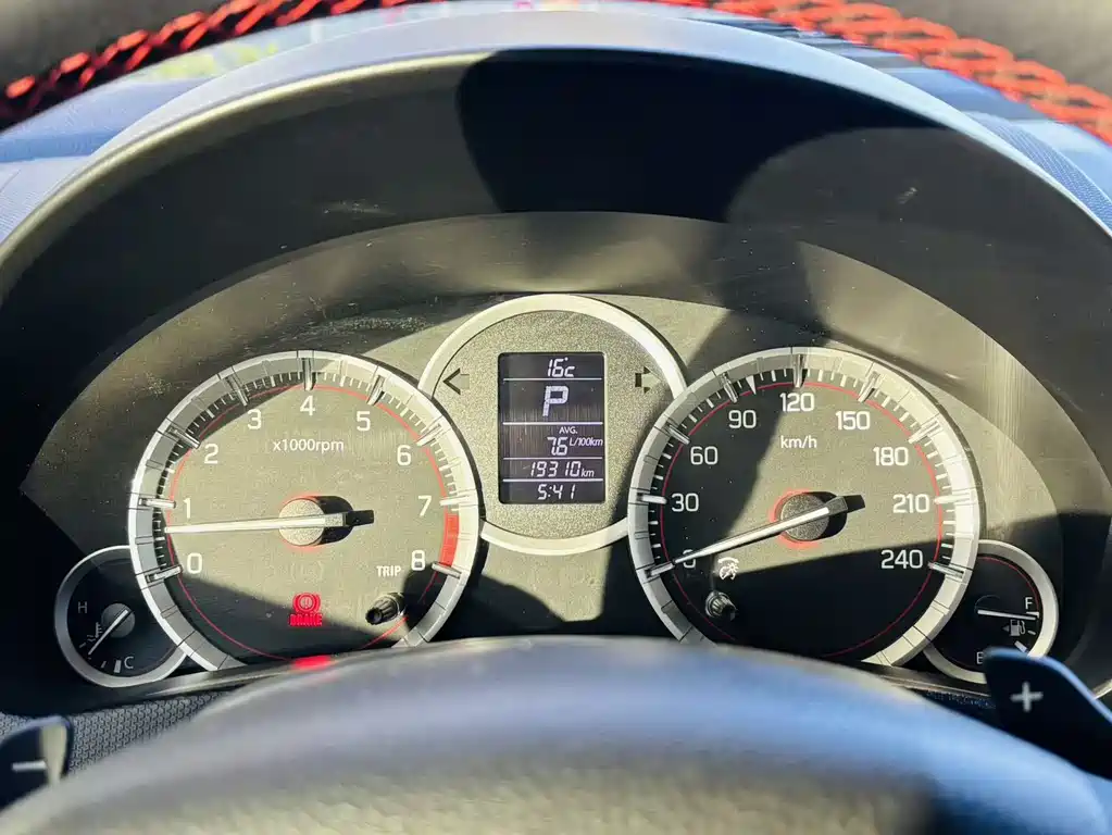 Suzuki Suzuki Swift 2014 1.6L CVT 2WD Luxury Edition 2015 - thumbnail 9