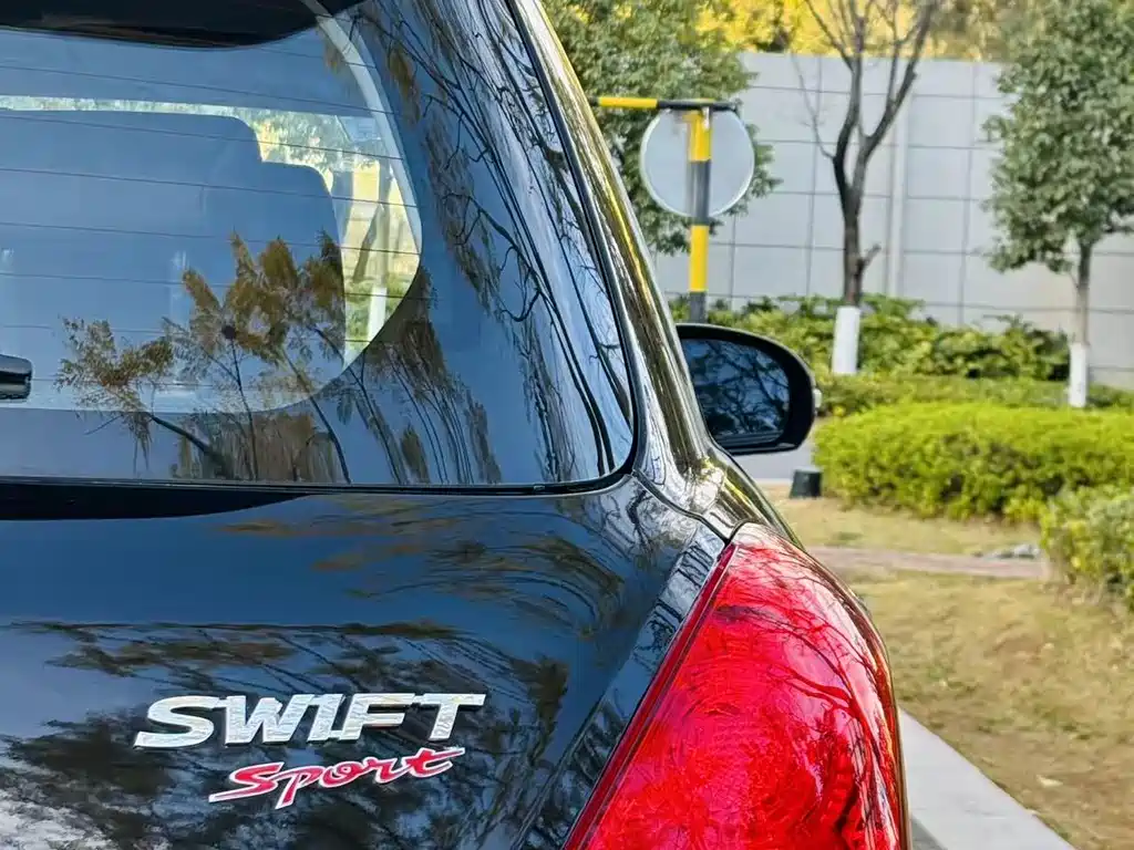 Suzuki Suzuki Swift 2014 1.6L CVT 2WD Luxury Edition 2015 - thumbnail 11