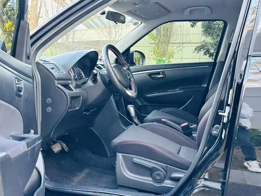 Suzuki Suzuki Swift 2014 1.6L CVT 2WD Luxury Edition 2015 - thumbnail 12