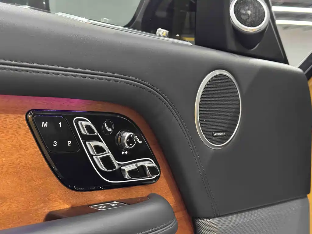 Land Rover Range Rover 2021 3.0 L6 50th Anniversary Edition 2021 - thumbnail 8