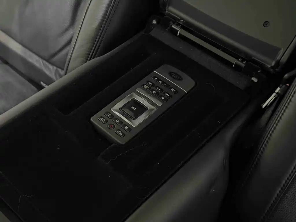 Land Rover Range Rover 2021 3.0 L6 50th Anniversary Edition 2021 - thumbnail 17