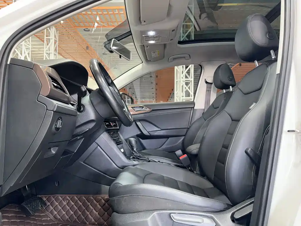 Volkswagen Tharu 2021 280TSI Front-Wheel Drive Luxury Edition 2021 - thumbnail 4