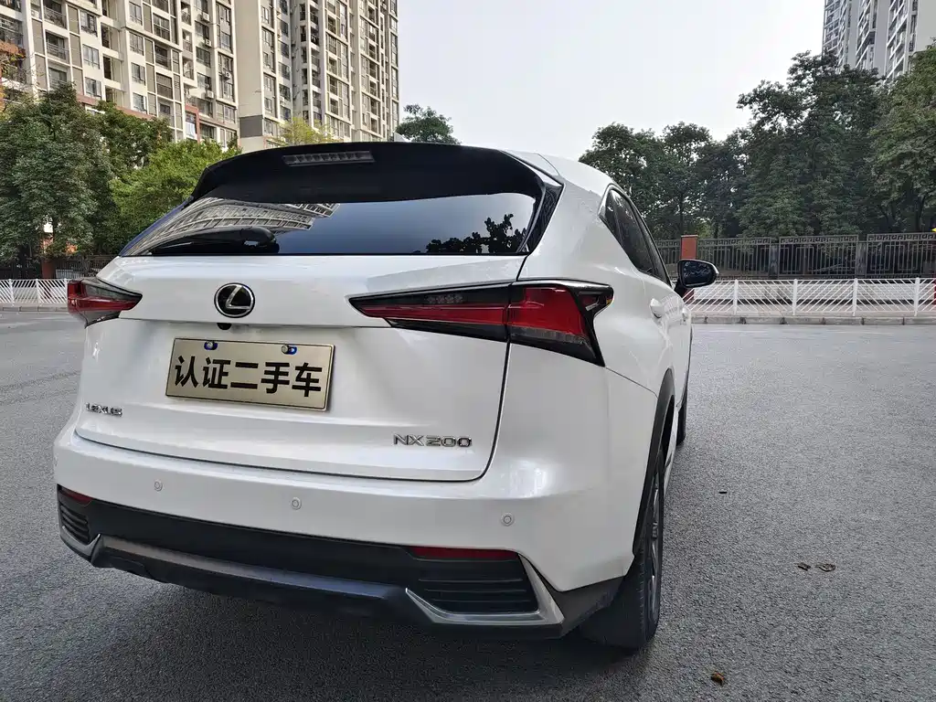 Lexus Lexus NX 200 FWD Dynamic Edition 2020 Model VI 2021 - thumbnail 2