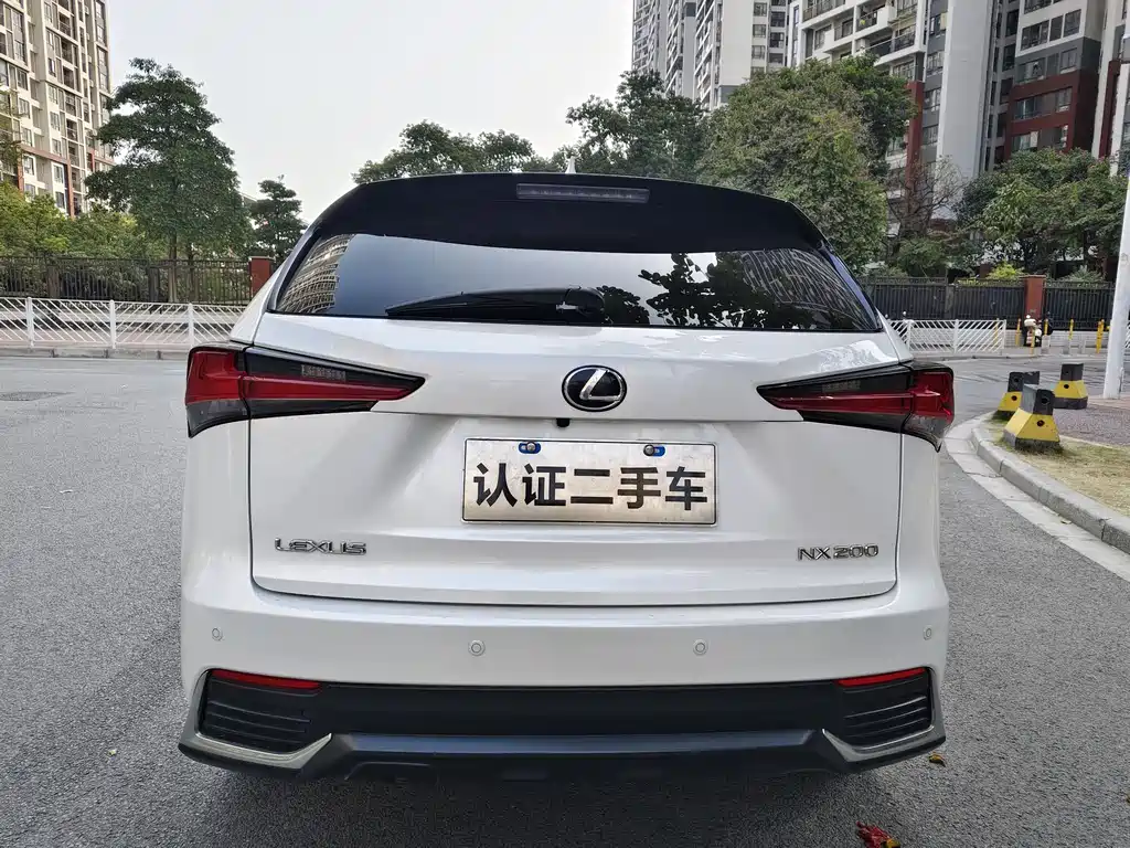 Lexus Lexus NX 200 FWD Dynamic Edition 2020 Model VI 2021 - thumbnail 5