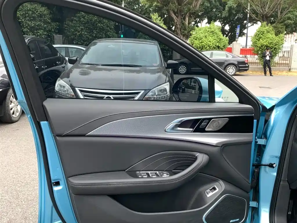 Hongqi Hongqi H5 2023 2.0T Automatic Intelligent Flag Leader Edition 2022 - thumbnail 12