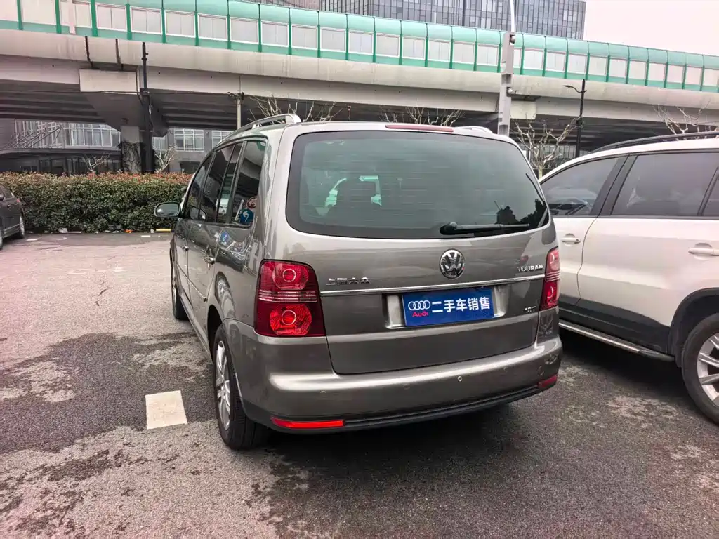 Volkswagen Touran 2008 1.8T Smart Elite Automatic 5-seater 2010 - thumbnail 3