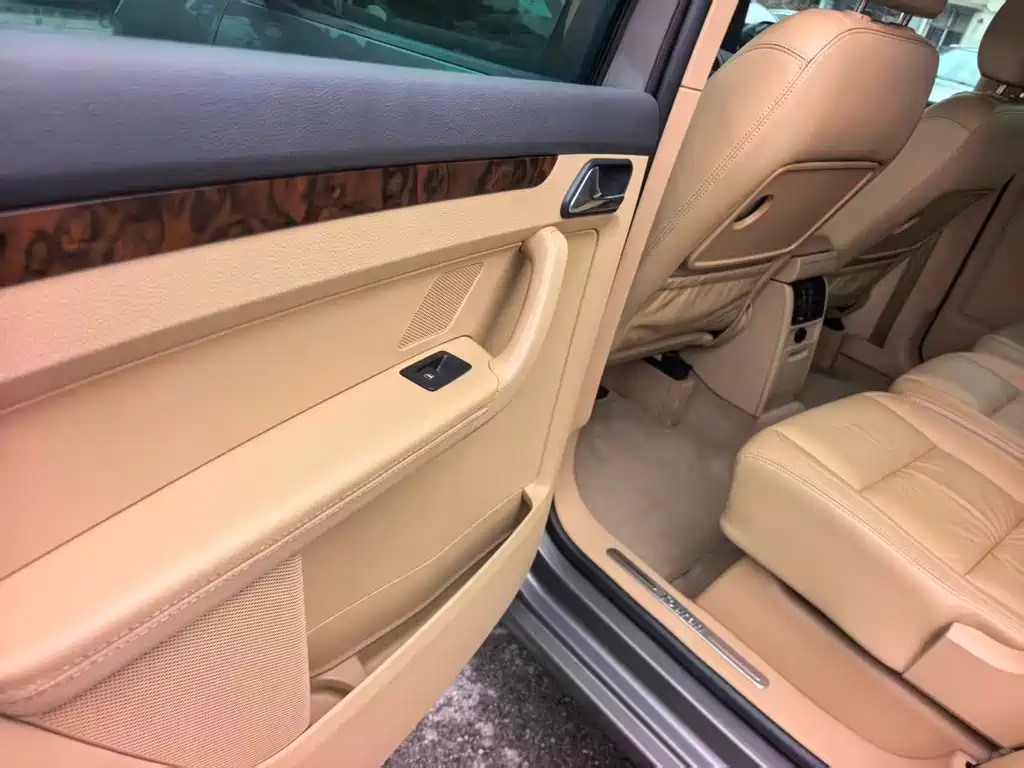 Volkswagen Touran 2008 1.8T Smart Elite Automatic 5-seater 2010 - thumbnail 20