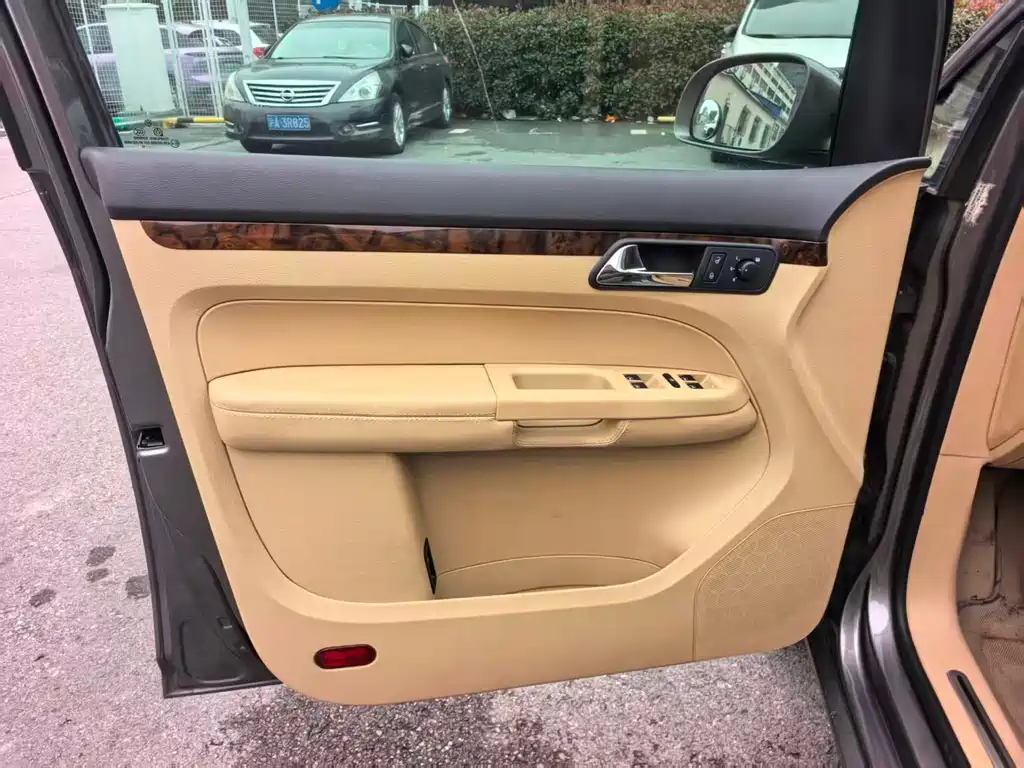 Volkswagen Touran 2008 1.8T Smart Elite Automatic 5-seater 2010 - thumbnail 23