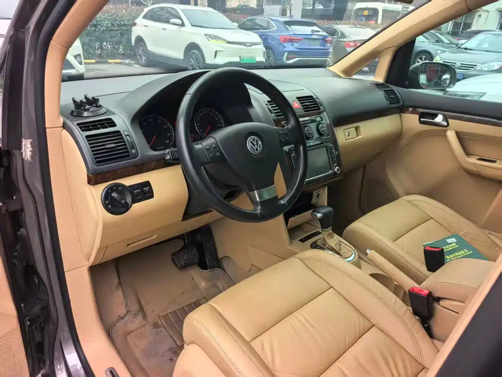 Volkswagen Touran 2008 1.8T Smart Elite Automatic 5-seater 2010 - thumbnail 24