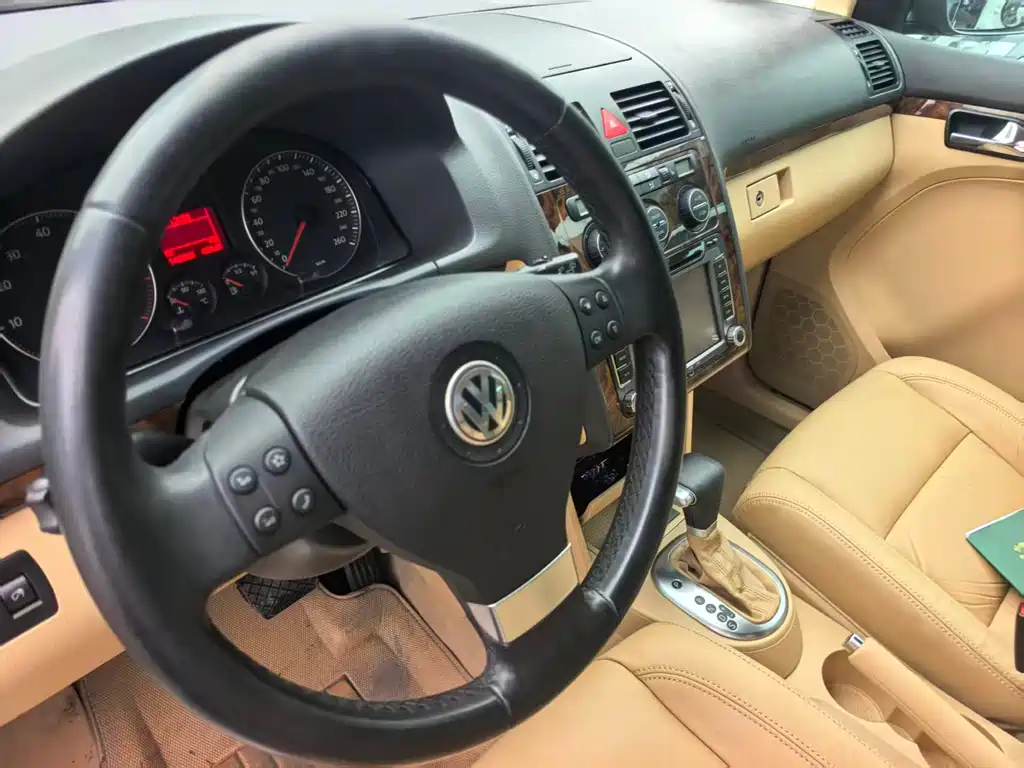 Volkswagen Touran 2008 1.8T Smart Elite Automatic 5-seater 2010 - thumbnail 25