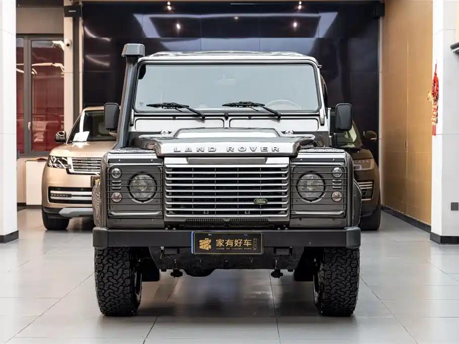 Land Rover Land Rover Defender 2010 Ice & Fire Limited Edition 2011 - thumbnail 2
