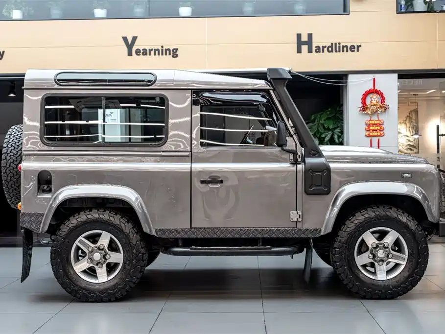 Land Rover Land Rover Defender 2010 Ice & Fire Limited Edition 2011 - thumbnail 3