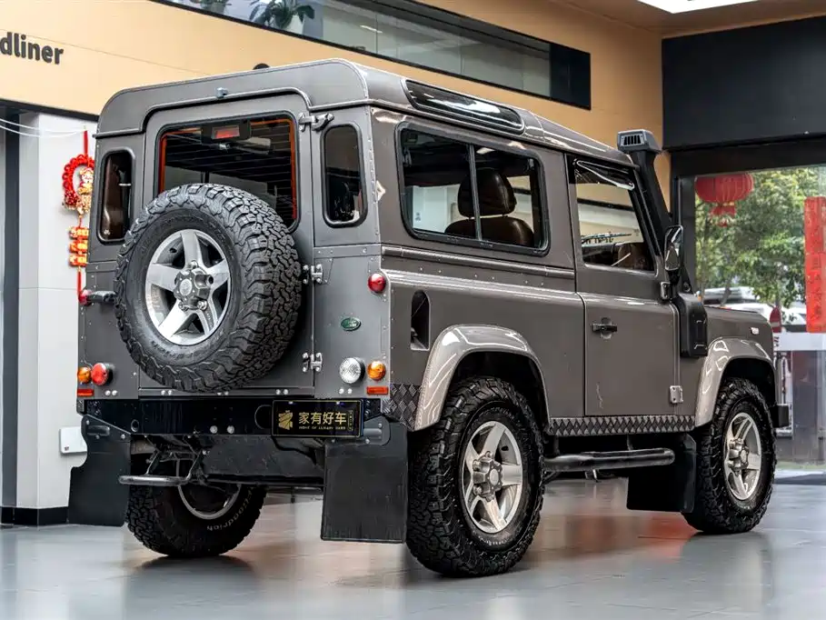 Land Rover Land Rover Defender 2010 Ice & Fire Limited Edition 2011 - thumbnail 4