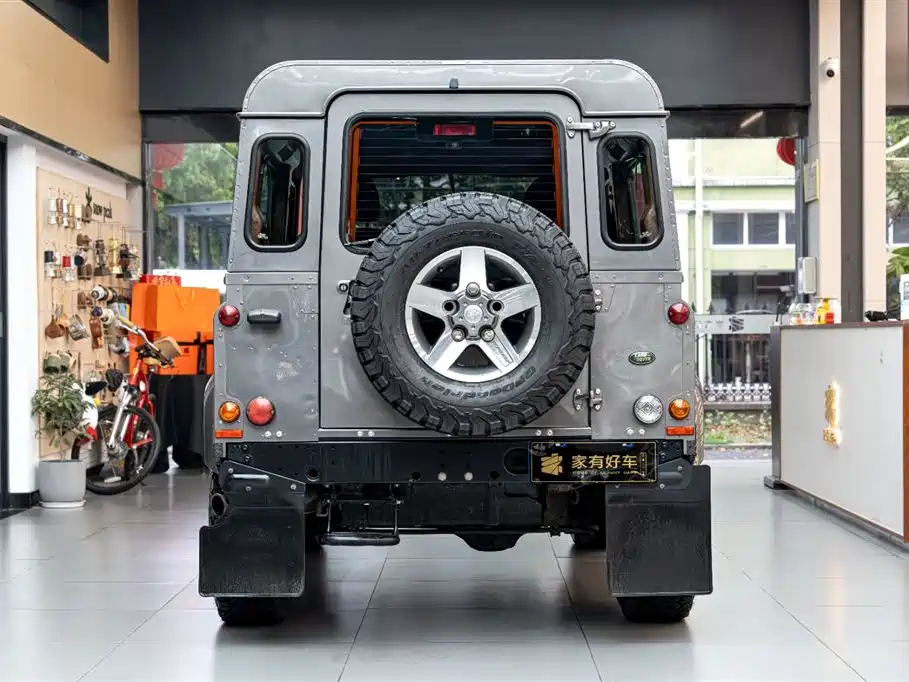 Land Rover Land Rover Defender 2010 Ice & Fire Limited Edition 2011 - thumbnail 5