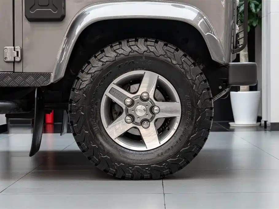 Land Rover Land Rover Defender 2010 Ice & Fire Limited Edition 2011 - thumbnail 9