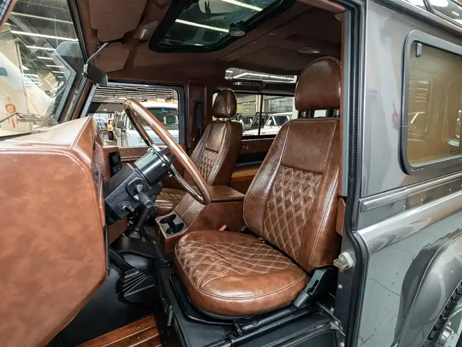 Land Rover Land Rover Defender 2010 Ice & Fire Limited Edition 2011 - thumbnail 10