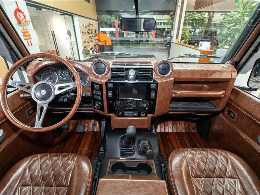 Land Rover Land Rover Defender 2010 Ice & Fire Limited Edition 2011 - thumbnail 11
