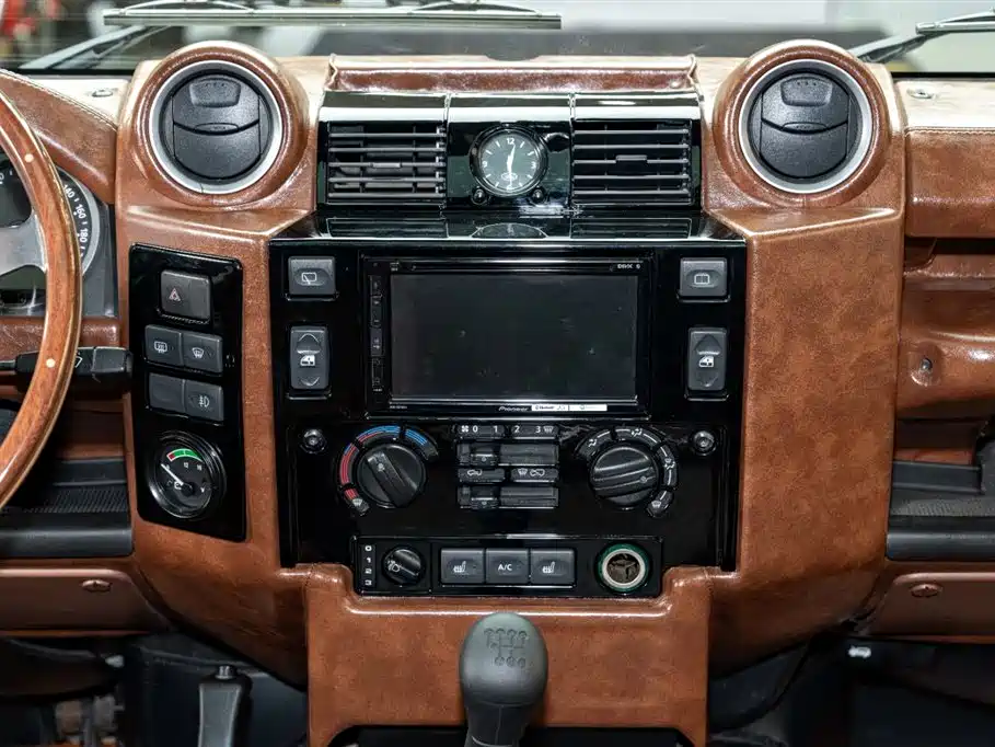 Land Rover Land Rover Defender 2010 Ice & Fire Limited Edition 2011 - thumbnail 16