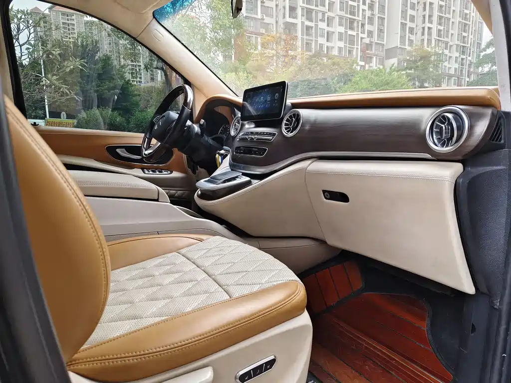 Mercedes-Benz Viano 2021 2.0T Business Edition 9-seater 2021 - thumbnail 10