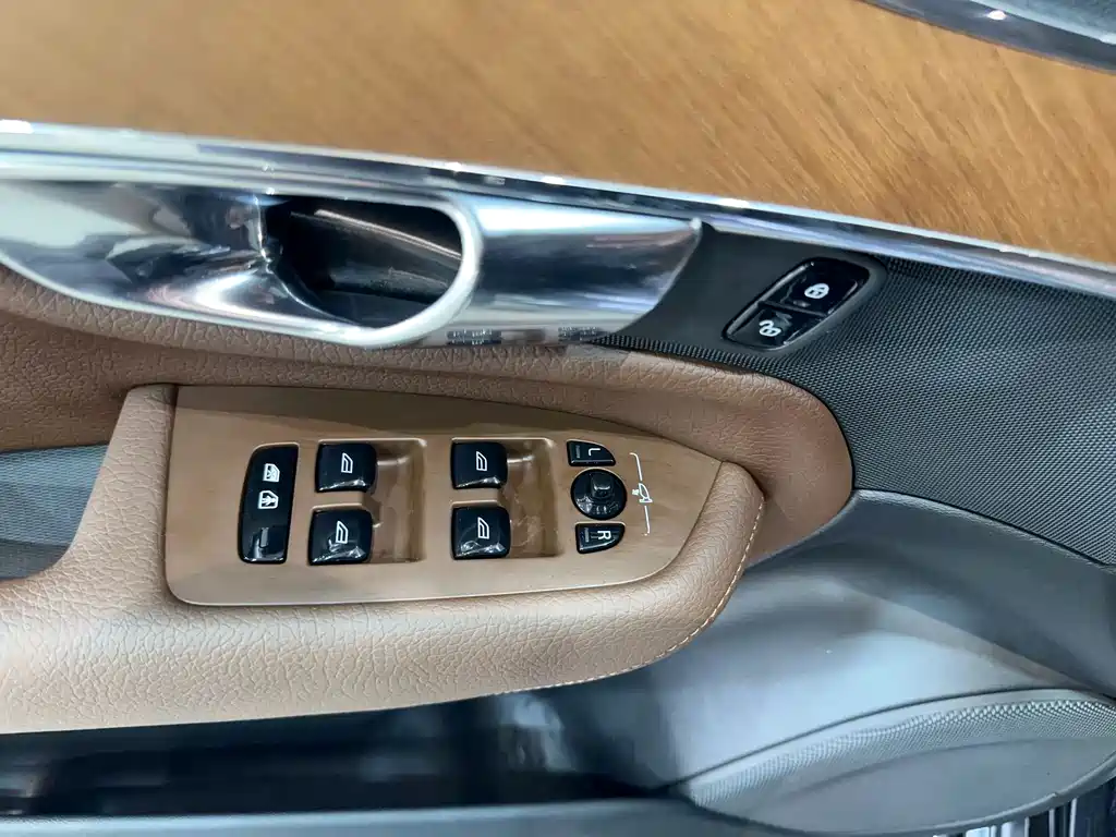 Volvo Volvo XC90 2021 B6 Momentum Luxury 7-seater 2021 - thumbnail 5