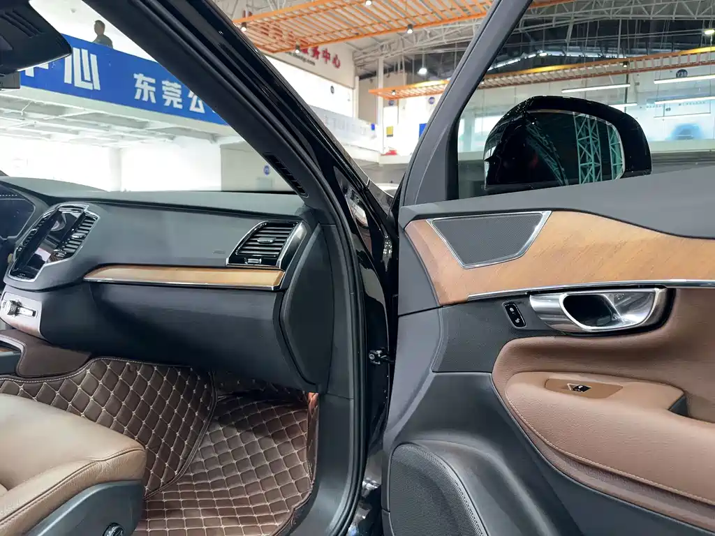 Volvo Volvo XC90 2021 B6 Momentum Luxury 7-seater 2021 - thumbnail 11