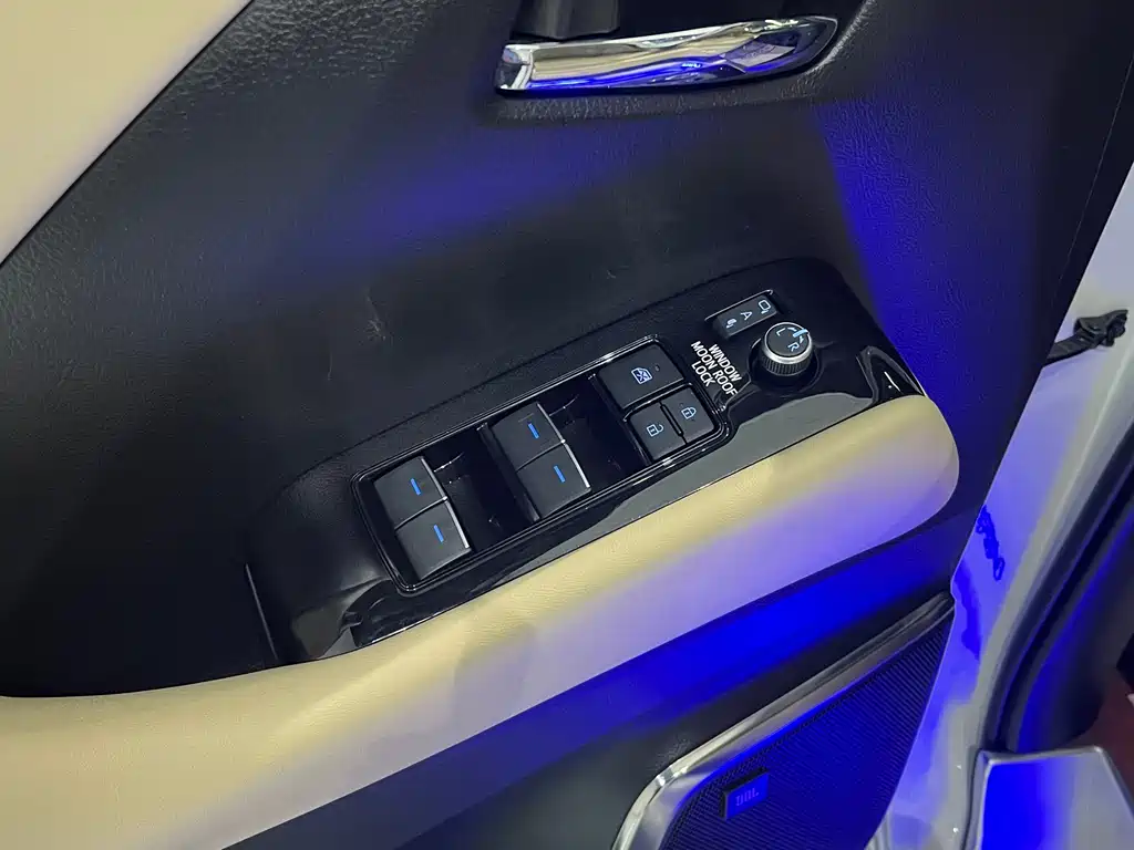 Toyota Alphard 2023 Crown Hybrid 2.5L HV Luxury Version 2023 - thumbnail 6