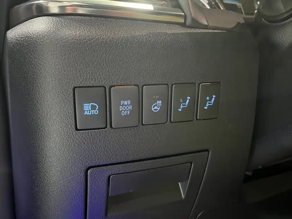 Toyota Alphard 2023 Crown Hybrid 2.5L HV Luxury Version 2023 - thumbnail 8