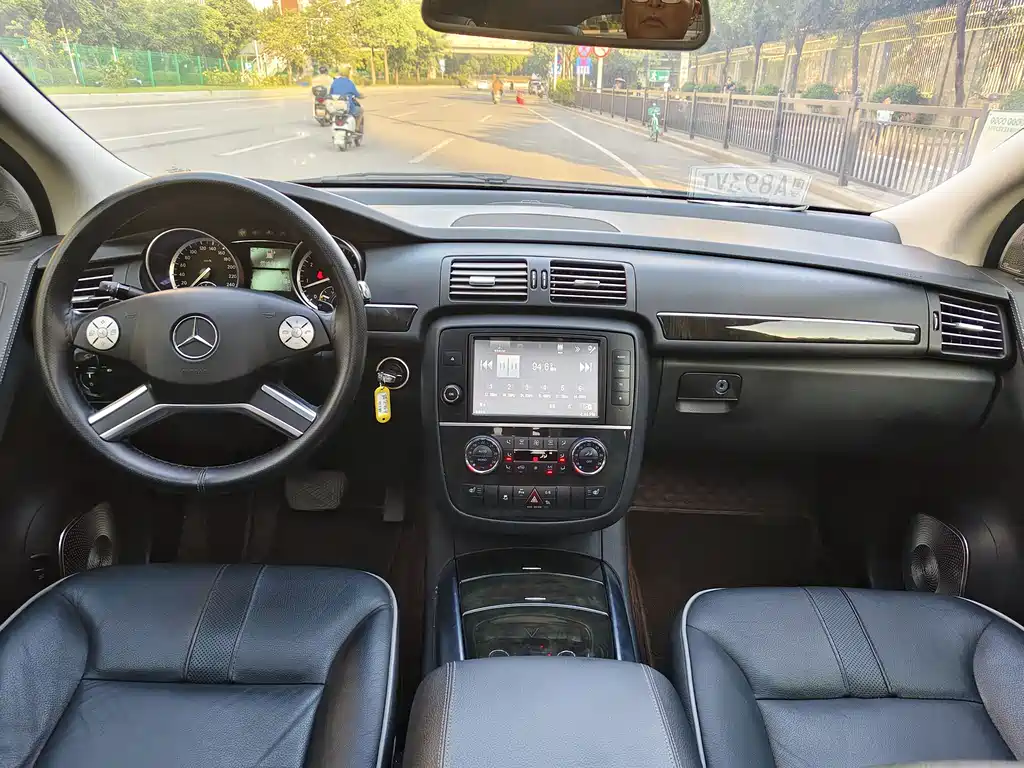 Mercedes-Benz Mercedes-Benz R-Class 2017 R 320 4MATIC Business Edition Premium 2018 - thumbnail 7