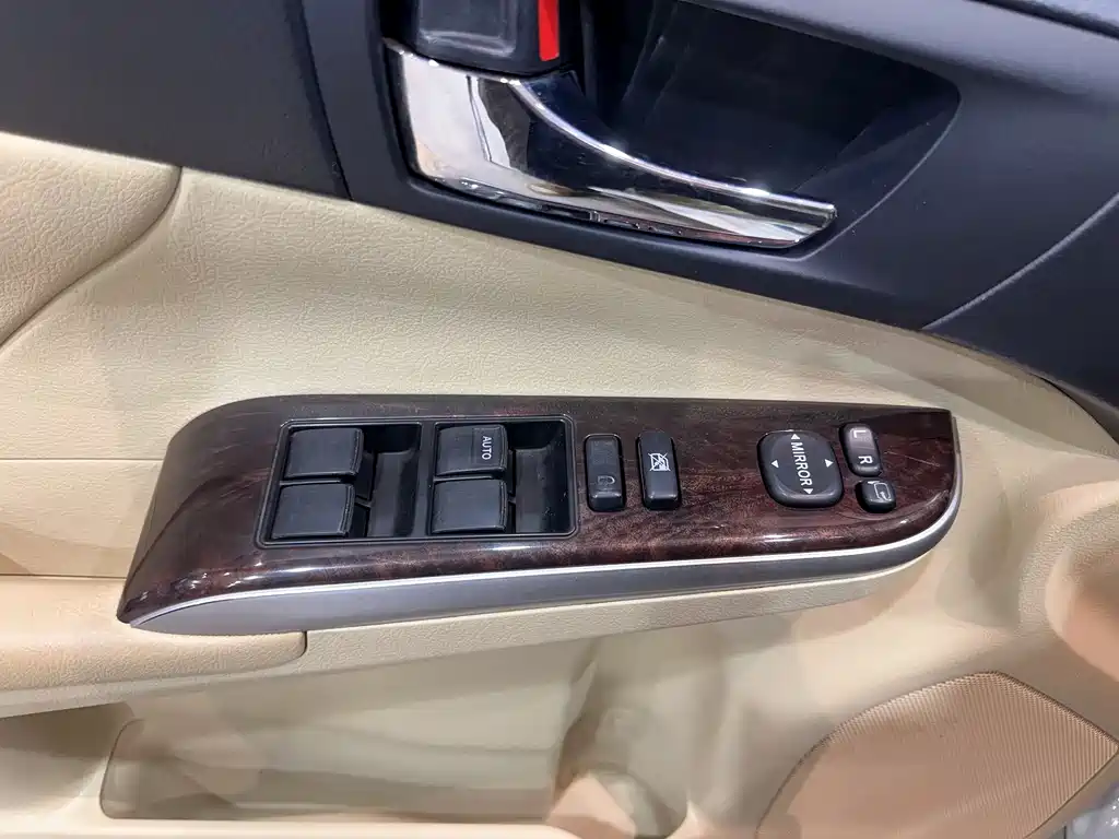Toyota Toyota Camry 2015 2.5G Luxury Navigation Edition 2015 - thumbnail 12