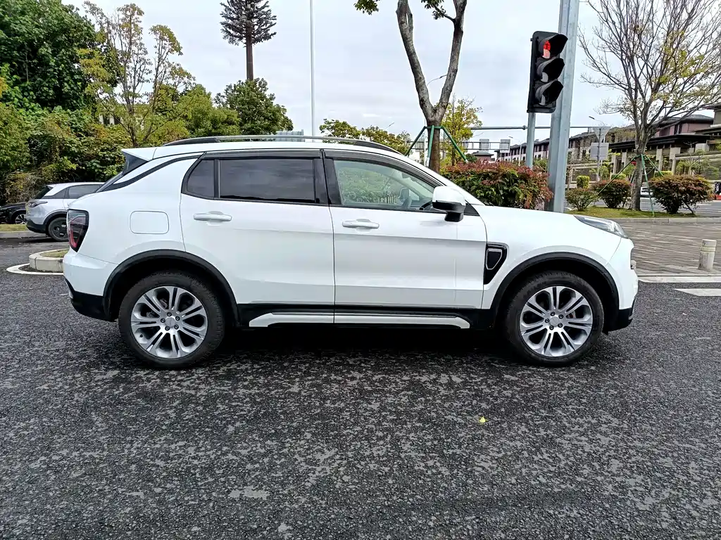 Lynk & Co Lynk & Co 01 2019 2.0T FWD Pro Edition China V 2020 - thumbnail 4