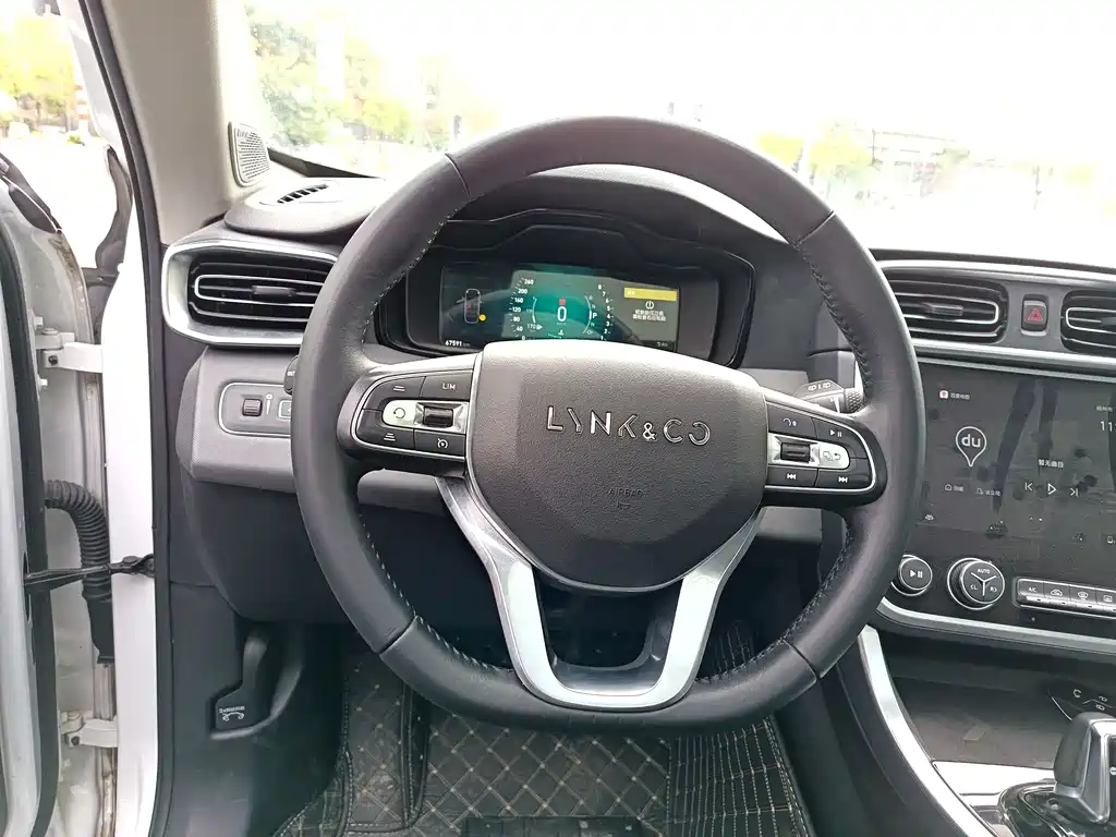 Lynk & Co Lynk & Co 01 2019 2.0T FWD Pro Edition China V 2020 - thumbnail 12