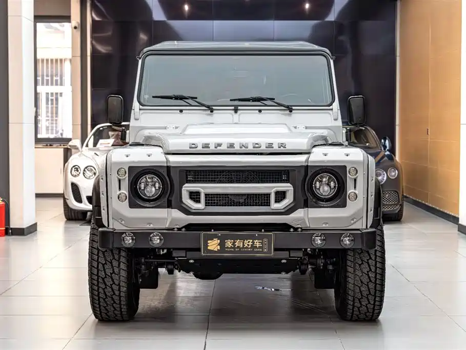 Land Rover Land Rover Defender 2.2L Diesel Euro-spec 2015 - thumbnail 2