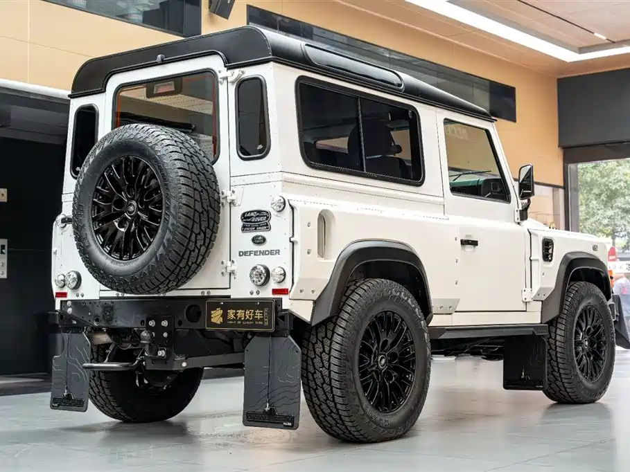 Land Rover Land Rover Defender 2.2L Diesel Euro-spec 2015 - thumbnail 4