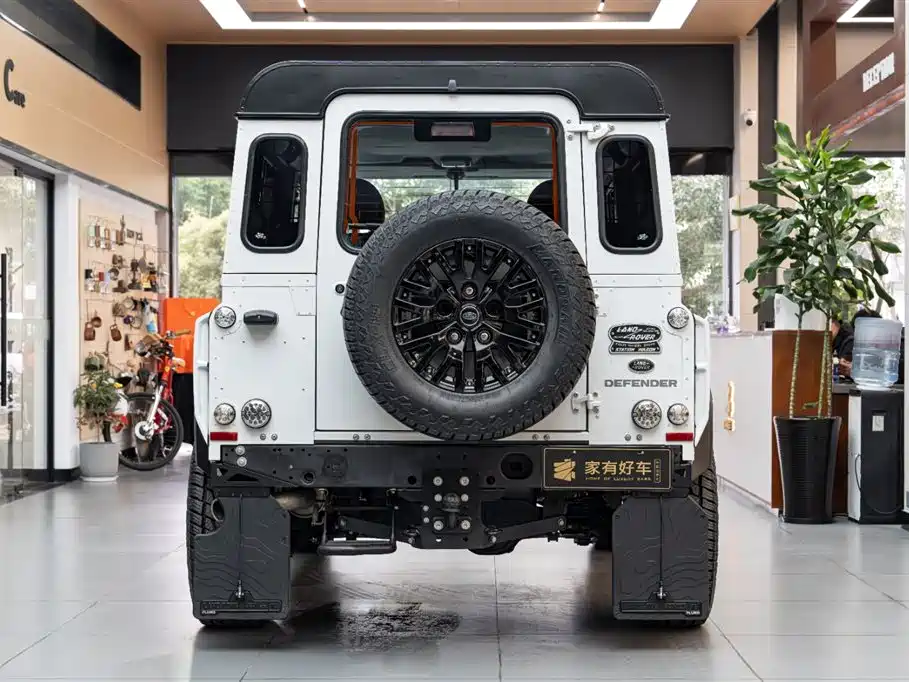 Land Rover Land Rover Defender 2.2L Diesel Euro-spec 2015 - thumbnail 5