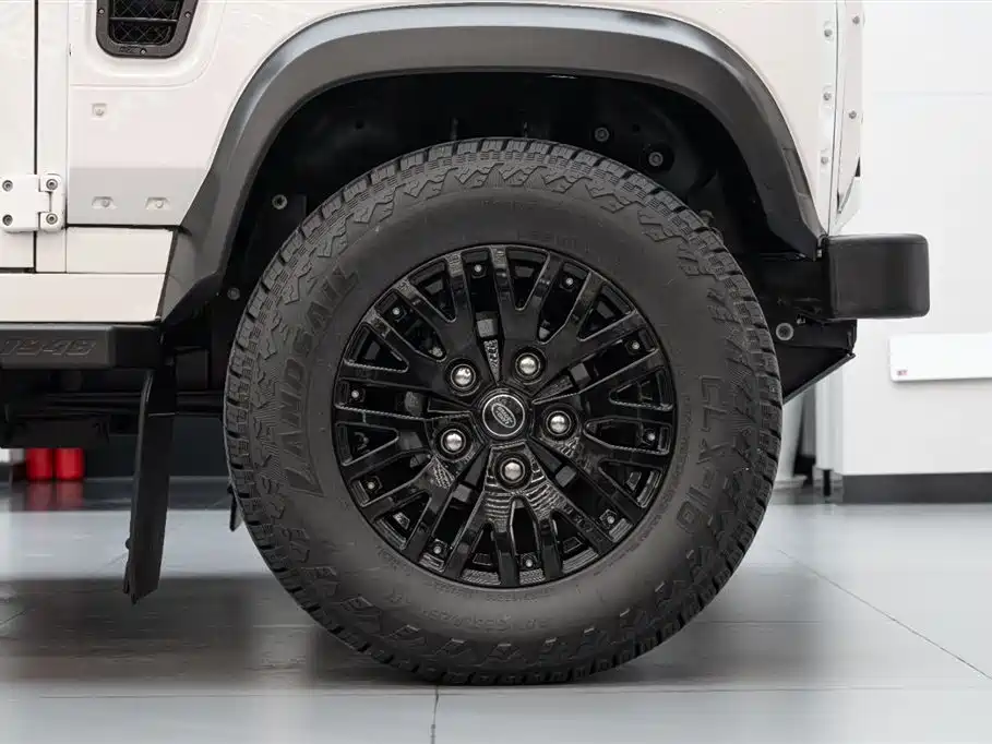 Land Rover Land Rover Defender 2.2L Diesel Euro-spec 2015 - thumbnail 8