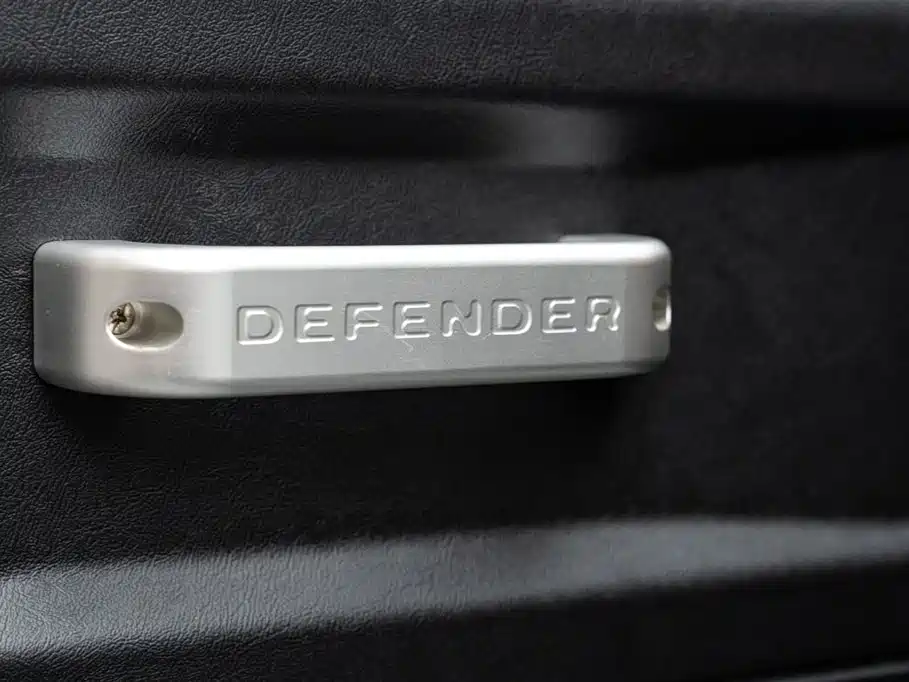 Land Rover Land Rover Defender 2.2L Diesel Euro-spec 2015 - thumbnail 11