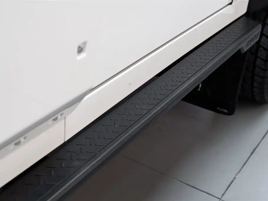 Land Rover Land Rover Defender 2.2L Diesel Euro-spec 2015 - thumbnail 12