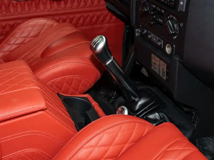 Land Rover Land Rover Defender 2.2L Diesel Euro-spec 2015 - thumbnail 18
