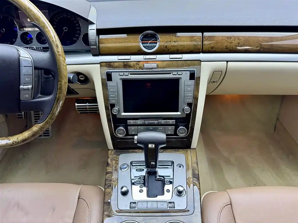 Volkswagen Phaeton 2012 3.6L Exclusive Customized Edition 2011 - thumbnail 12